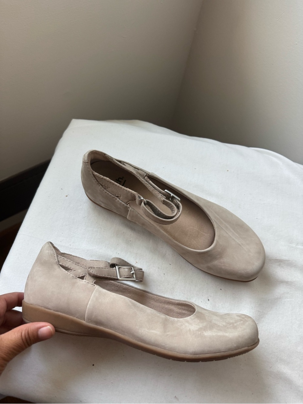 Earth Alder Alma Taupe Nubuck Mary Jane Flats Size 7.5